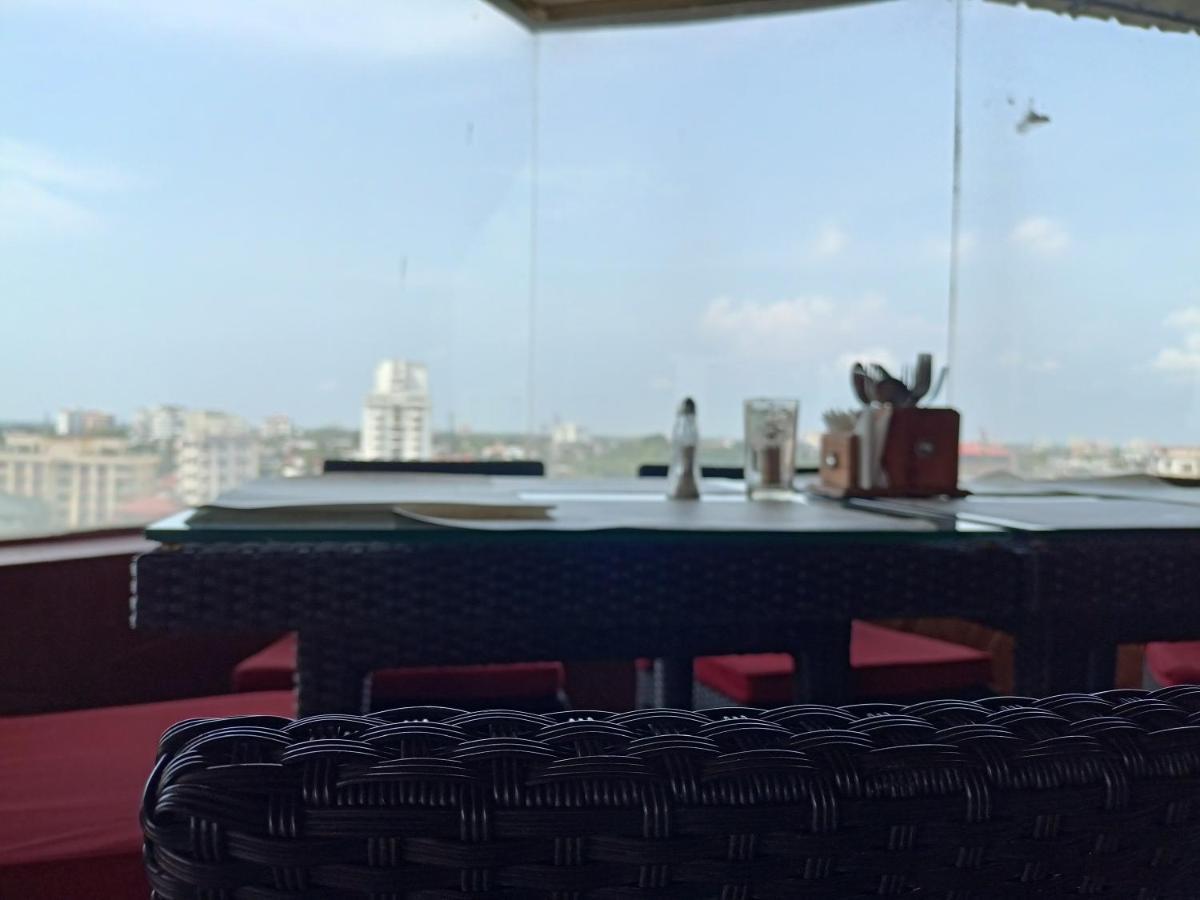 Presidency Kochi City Centre Eksteriør billede