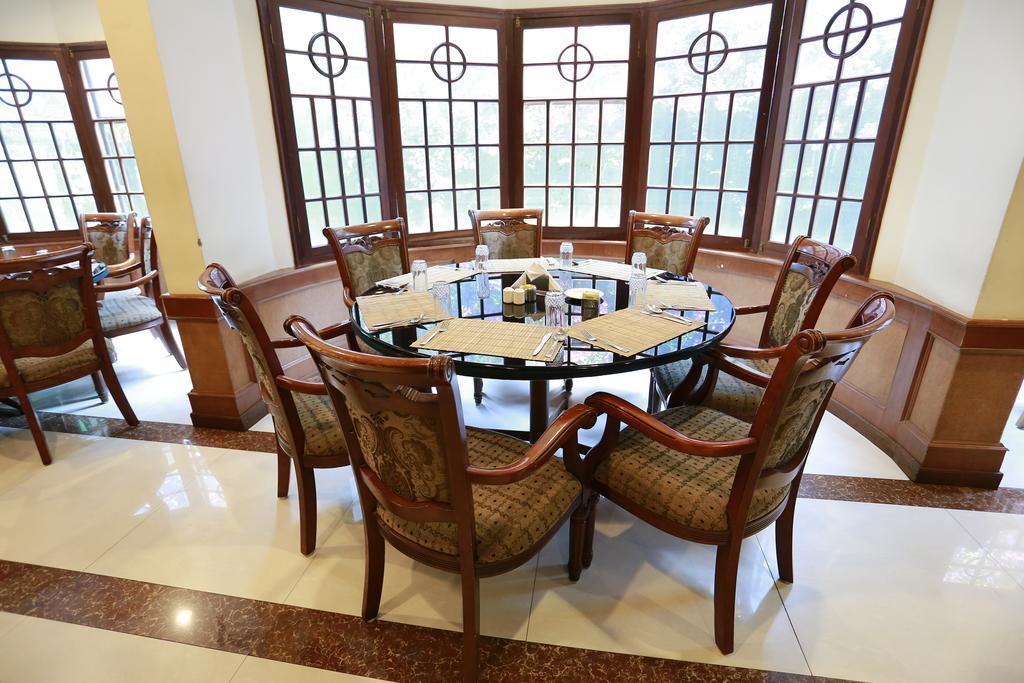 Presidency Kochi City Centre Eksteriør billede